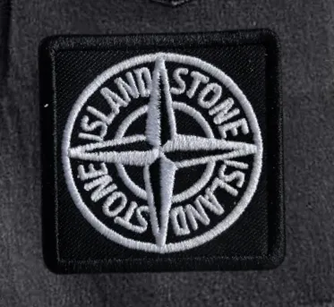 🅿️330 Stone Island 2025 new summer jeans and denim shorts are woven from imported Japanese Denim plain cotton denim fabrics. They are complete with three standards. The top stonewashing process makes the texture reach the old taste of the 1980s. It is soft, delicate, comfortable and breathable. The color has a modern and fashionable vicissitudes. The upper body is versatile and fashionable! Light luxury, a must-have item for daily commuting! Size: S-2XL (please state your height and weight when placing an order)
